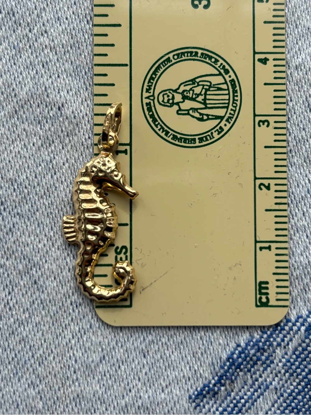 18k gold seahorse pendant - like new! - Picture 3 of 7
